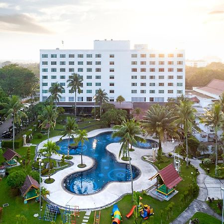 Aryaduta Pekanbaru Hotel Exterior photo