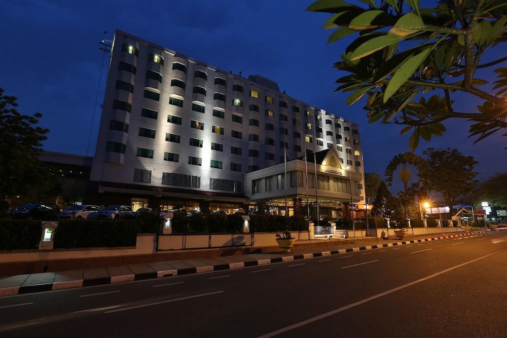 Aryaduta Pekanbaru Hotel Exterior photo