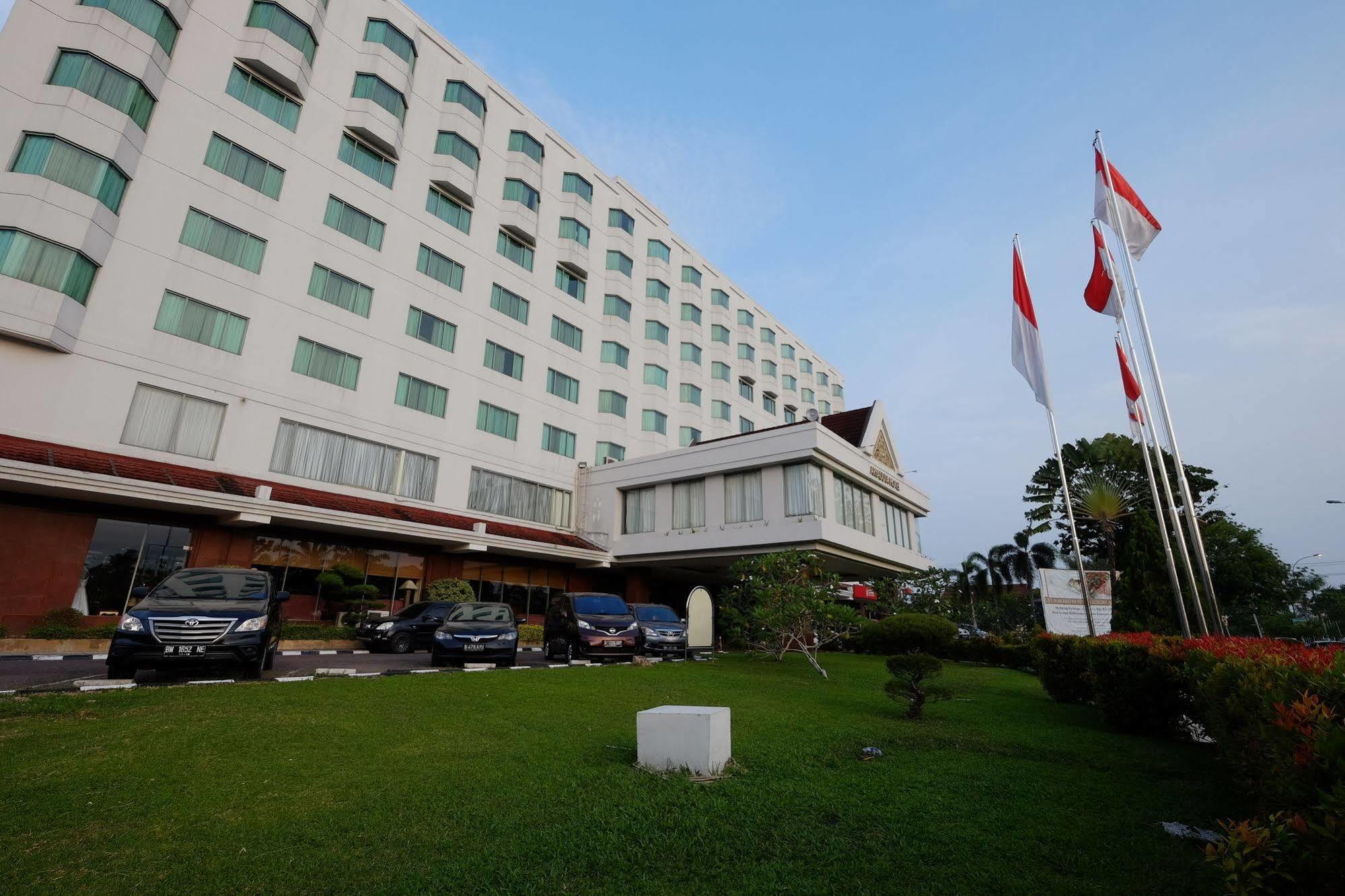 Aryaduta Pekanbaru Hotel Exterior photo