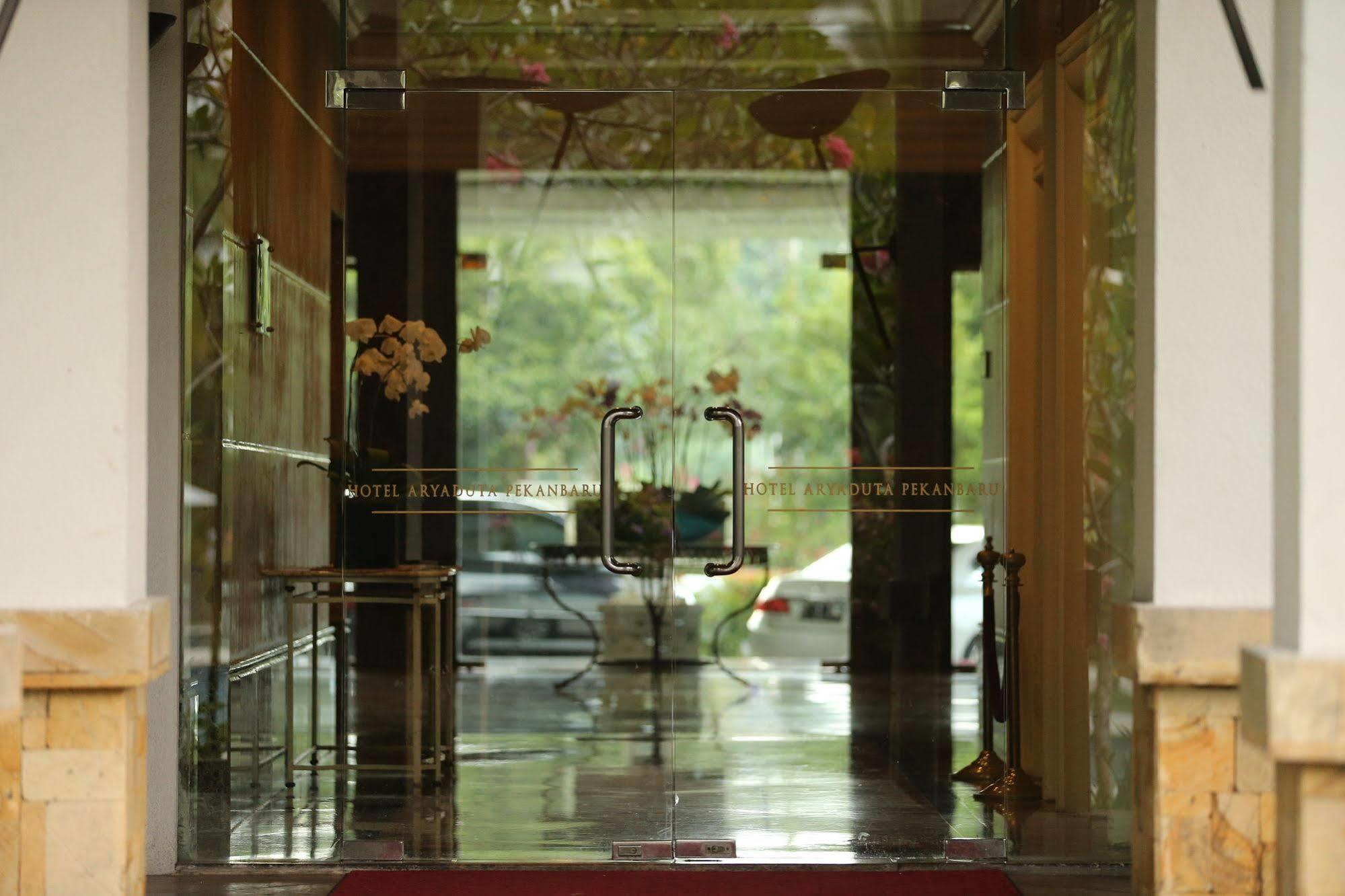 Aryaduta Pekanbaru Hotel Exterior photo